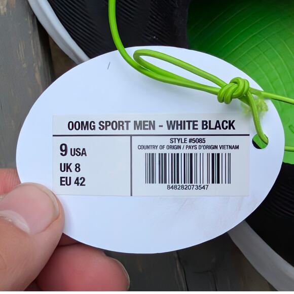 NWT OOFOS OOMG Sport Men\'s Size 9 EU 42 Black White Recovery Slip-On Shoes